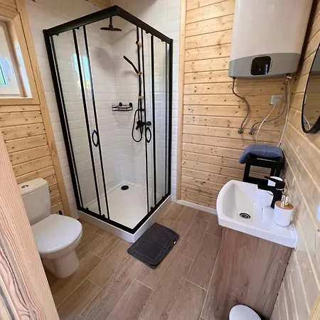 Lesny Zakatek Alojamento de Turismo Selvagem Lubiatowo (Pomerania)